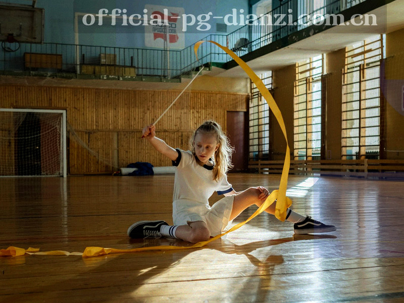 深色界面中版本号与更新条目局部特写，等宽数字清晰